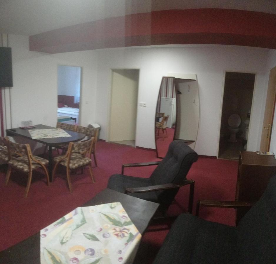 Penzion Mestansky Dum Svoboda nad Upou Bagian luar foto